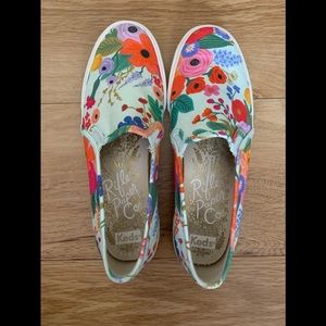 🌸 🌺 Flower Pattern Keds